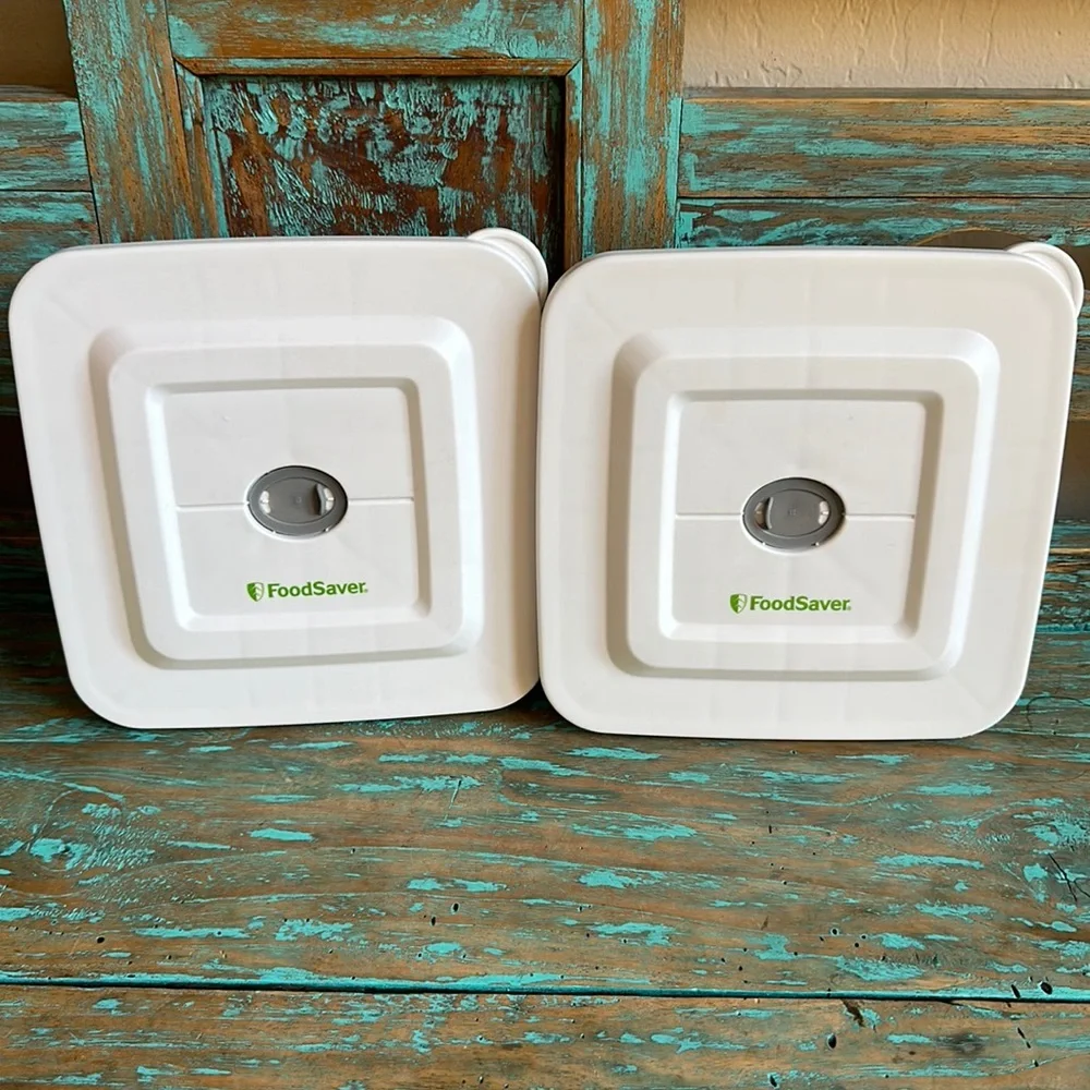 FoodSaver White Square Vacuum Storage Containers (2) Green Letters #1317